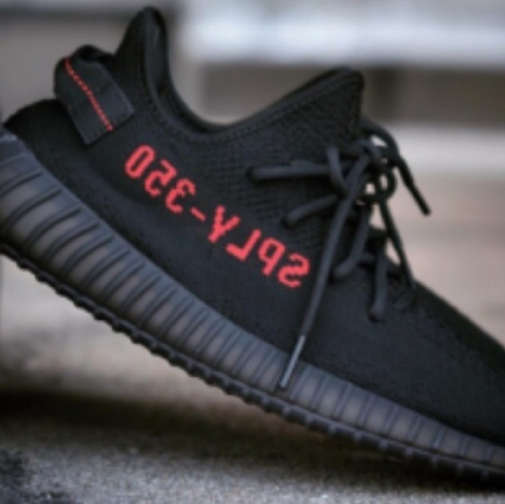 5.5 size boys Yeezys 7.5 in woman